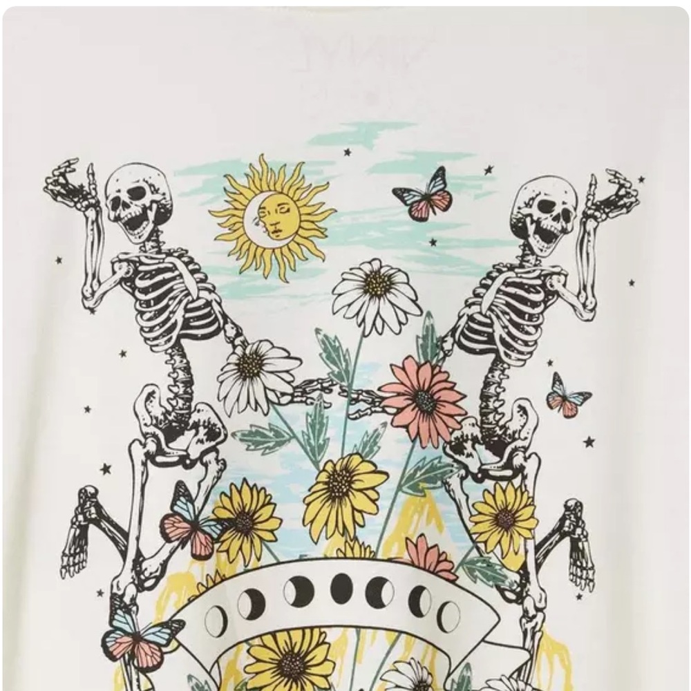 Nwt Torrid White Tee with Sun and Floral Design - Picture 5 of 7